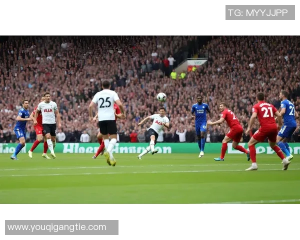 足球明星与牛仔风格的完美结合精彩图片壁纸分享